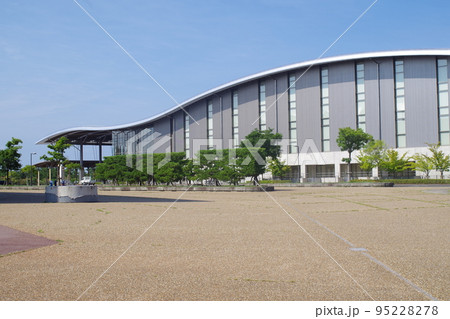 出雲浜山公園の体育館建物の景色 95228278