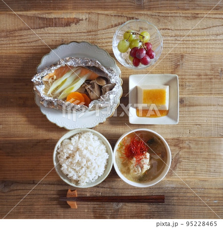 鮭のホイル蒸し定食 95228465