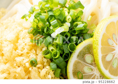ぶっかけうどん(冷やし)。 ぶっかけうどん(冷やし)。 95228662