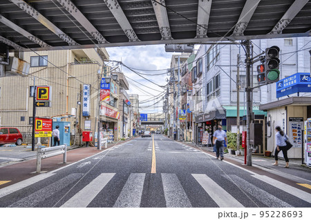 東京都大田区の都市風景　六郷土手駅 95228693