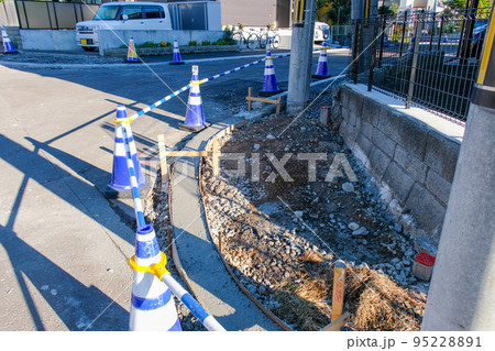 道路側溝歩道工事 95228891