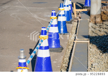 道路側溝歩道工事 95228893