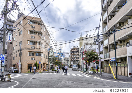 横浜市鶴見区の都市風景 鶴見市場駅 横浜市鶴見区の都市風景 鶴見市場駅 95228935