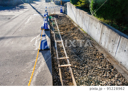 道路側溝歩道工事 道路側溝歩道工事 95228962