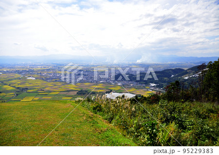 山形県南陽市十分一山からの南陽市風景 95229383