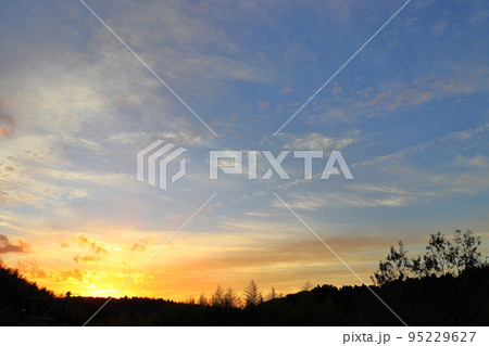 秋の夕焼け空 秋の夕焼け空 95229627