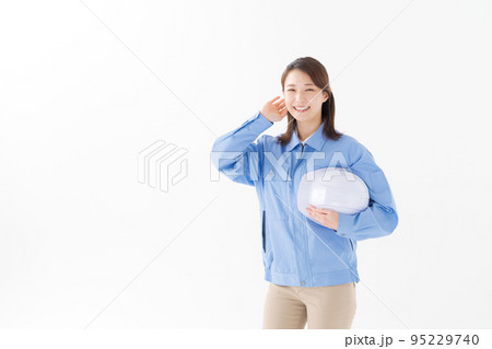 作業着を着ている女性 作業着を着ている女性 95229740