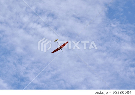 グライダーを秋空に飛ばす趣味の世界 グライダーを秋空に飛ばす趣味の世界 95230004