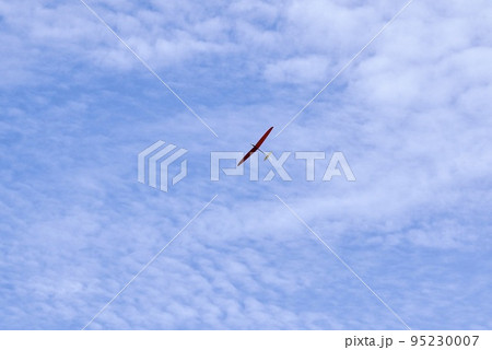 グライダーを秋空に飛ばす趣味の世界 グライダーを秋空に飛ばす趣味の世界 95230007