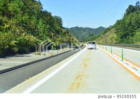 東北中央自動車道　福島JCTから南陽高畠ICまでの風景 95230355