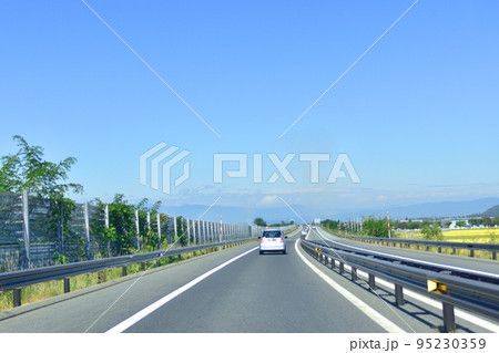 東北中央自動車道　福島JCTから南陽高畠ICまでの風景 95230359