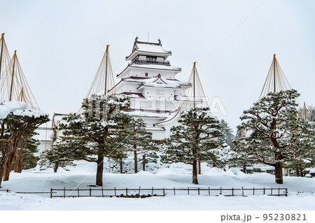 福島県会津若松市 鶴ヶ城 ~雪化粧した天守閣~ 福島県会津若松市 鶴ヶ城 ~雪化粧した天守閣~ 95230821