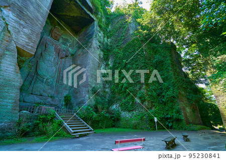 千葉県鋸南町の鋸山日本寺の百尺観音 95230841