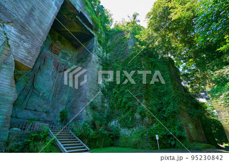 千葉県鋸南町の鋸山日本寺の百尺観音 95230842