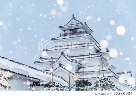 福島県会津若松市 鶴ヶ城 ~雪化粧した天守閣~ 福島県会津若松市 鶴ヶ城 ~雪化粧した天守閣~ 95230904