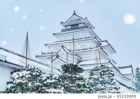 福島県会津若松市 鶴ヶ城 ~雪化粧した天守閣~ 福島県会津若松市 鶴ヶ城 ~雪化粧した天守閣~ 95230905