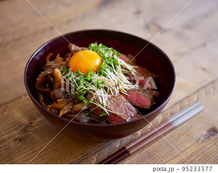 和風ステーキ丼 95233577