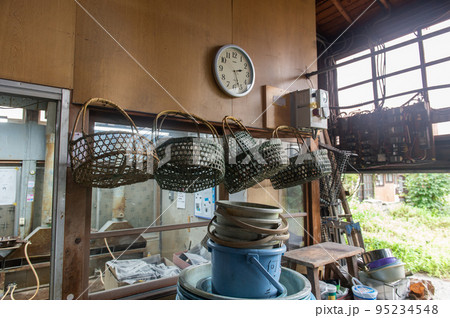 工房の風景　銅器製作 95234548