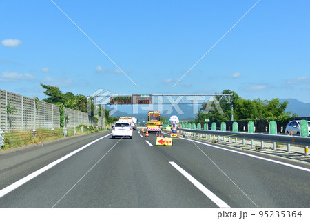 高速道路の維持管理作業 高速道路の維持管理作業 95235364