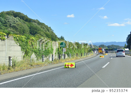 高速道路の維持管理作業 95235374