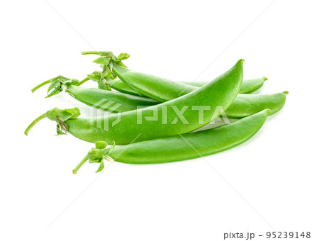 fresh green peas isolated on a white background 95239148