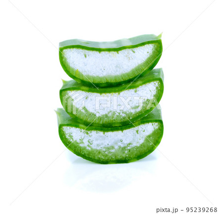 aloe vera fresh leaf isolated on white background. aloe vera fresh leaf isolated on white background. 95239268