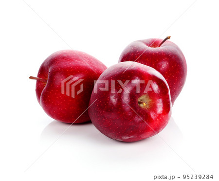 Fresh red apple on a white background 95239284