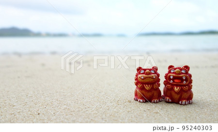 海とシーサー 沖縄 [石垣島] 95240303