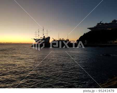 晴れ 港 空 95241479