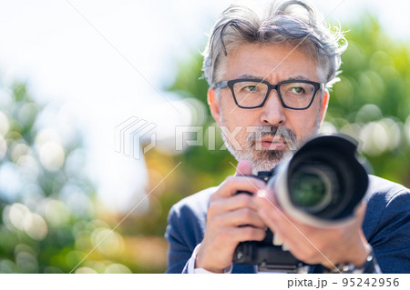 カメラマン　玉ボケ 95242956
