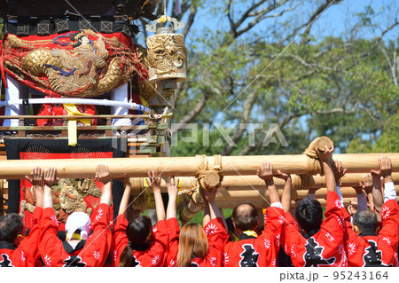 秋祭り　お神輿の宮入　播州地方 95243164