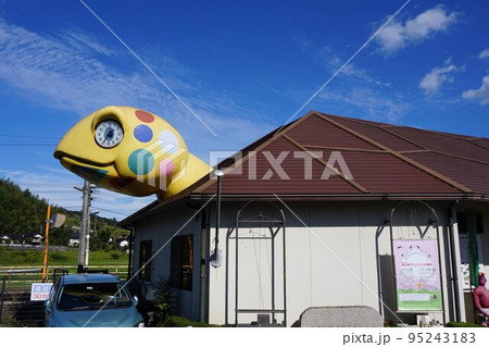 岡山県のローカル線　津山線の人気駅「亀甲駅」 95243183