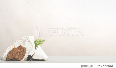 Empty table top with natural stones, tree bark and grass. copy space, template for product presentation Empty table top with natural stones, tree bark and grass. copy space, template for product presentation 95244988