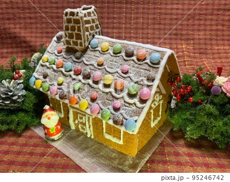 クリスマスお菓子のお家 95246742