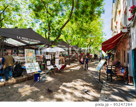 パリ　モンマルトル　※一部ソフトフォーカス 95247264