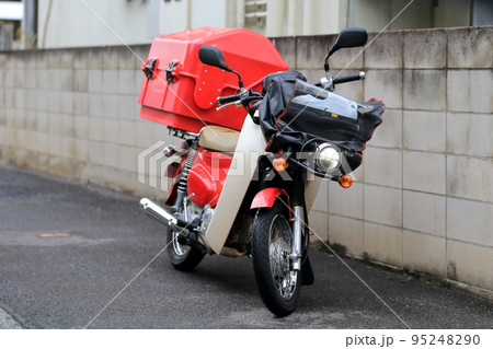 郵便配達のバイク　イメージ 95248290