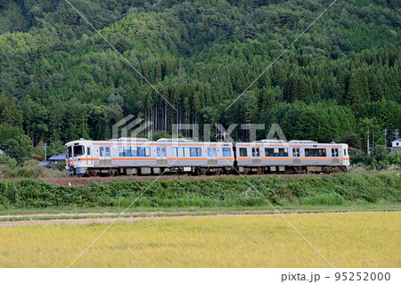 高山本線 久々野ー飛騨一ノ宮 JR東海 キハ25系 P1編成(美濃太田) 高山本線 久々野ー飛騨一ノ宮 JR東海 キハ25系 P1編成(美濃太田) 95252000