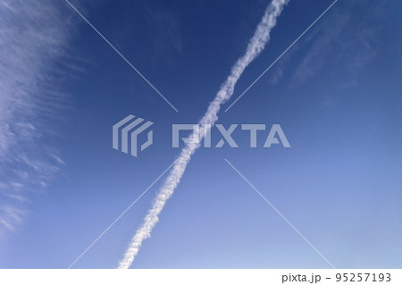 飛行機雲　イメージ 95257193