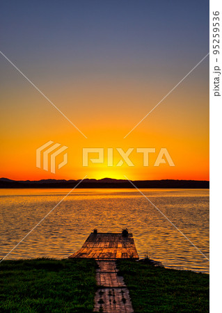 クッチャロ湖畔夕日 (9月 晴れ) クッチャロ湖畔夕日 (9月 晴れ) 95259536