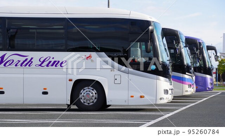 駐車場の観光バス 駐車場の観光バス 95260784