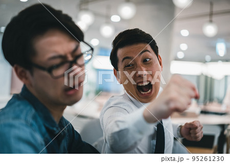 殴るビジネスパーソン 殴るビジネスパーソン 95261230