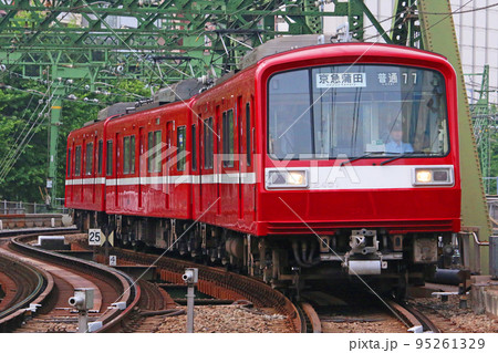 八ツ山橋付近を走行する電車 95261329