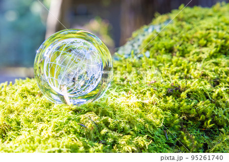 ガラスボールの中の地球 ガラスボールの中の地球 95261740