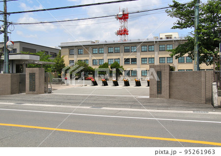 伊丹市 中部方面総監部前正面玄関 伊丹廃寺跡から撮影 伊丹市 中部方面総監部前正面玄関 伊丹廃寺跡から撮影 95261963