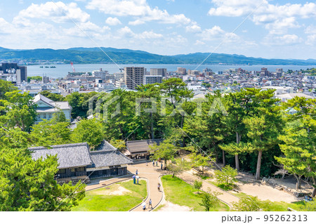 松江城天守閣から望む宍道湖(島根県松江市) 松江城天守閣から望む宍道湖(島根県松江市) 95262313