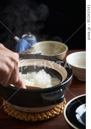 炊きたてのご飯 炊きたてのご飯 95263341