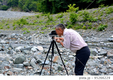 玄倉の写真を撮るトレッカー 玄倉の写真を撮るトレッカー 95266229