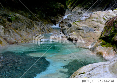 同角沢付近の岩盤と流れはとりわけ綺麗 同角沢付近の岩盤と流れはとりわけ綺麗 95266238