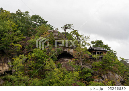 奥の細道で芭蕉が詠んだ山形の山寺立石寺 奥の細道で芭蕉が詠んだ山形の山寺立石寺 95266889
