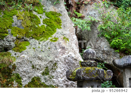 奥の細道で松尾芭蕉が詠んだ山形の山寺立石寺 95266942